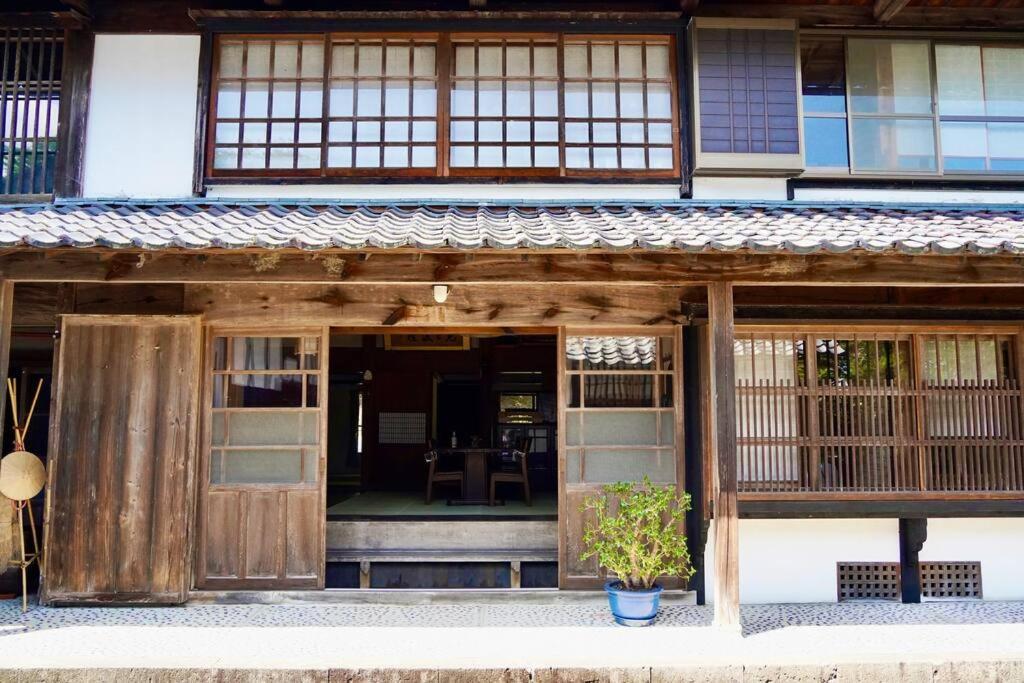 佐渡市 佐渡島に残る築130年の伝統的な古民家｜東夢ヴィラ エクステリア 写真
