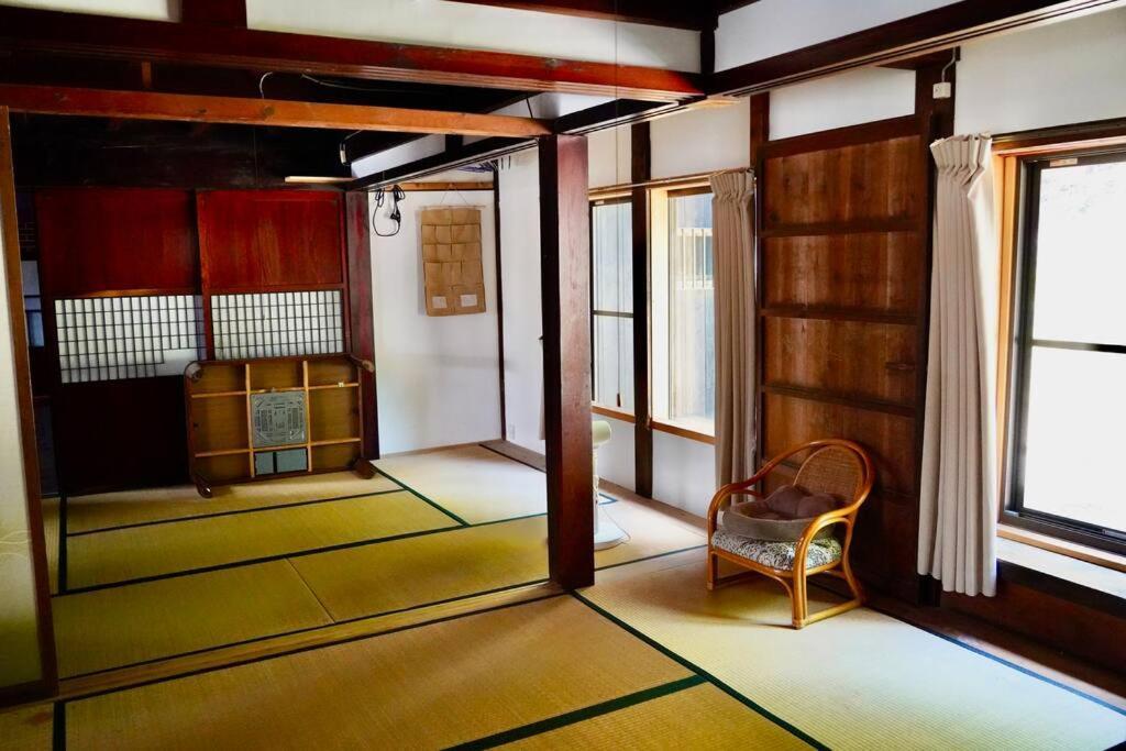 佐渡市 佐渡島に残る築130年の伝統的な古民家｜東夢ヴィラ エクステリア 写真