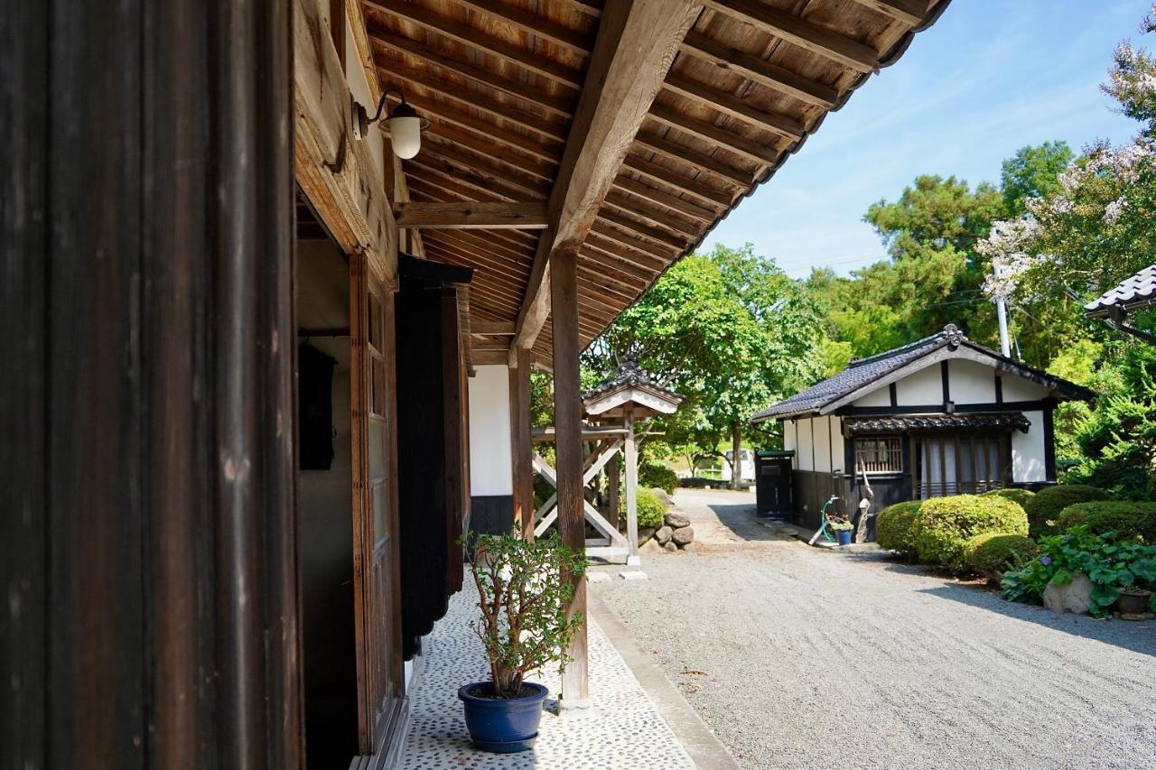 佐渡市 佐渡島に残る築130年の伝統的な古民家｜東夢ヴィラ エクステリア 写真